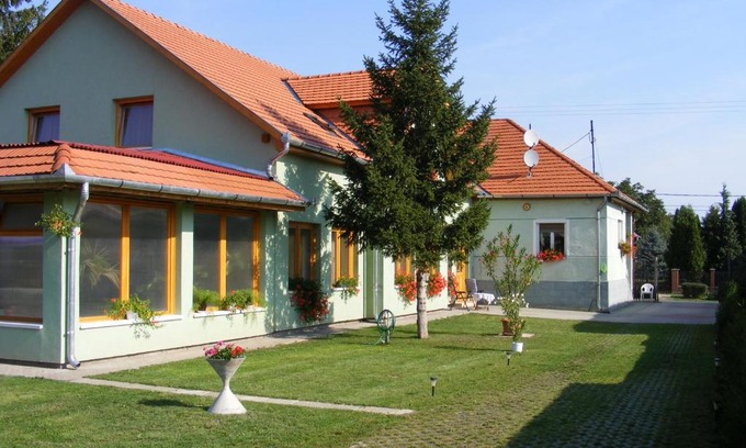 Bernecebarati House | Top-Rated Tünde Vendégház: Family & Pet-Friendly Retreat
