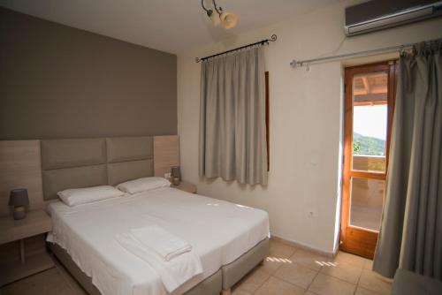 Chortata House | Guest Favorite: T'Aloni with Hot Tub & Breakfast Included