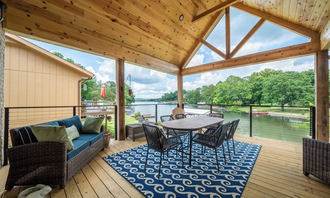Cherokee Village House | Lakefront Retreat with Kitchen & Water Views - Sleeps 16