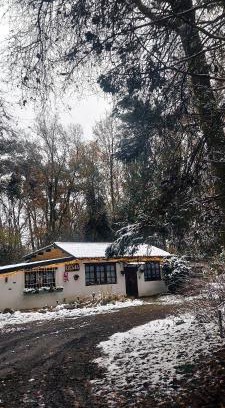 Opglabbeek Ski Chalet | Explore T boshuisje: Family-Friendly Retreat with Top Reviews