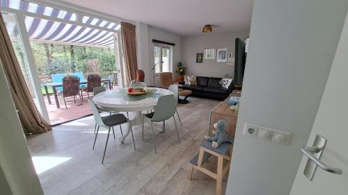 Otterlo House | Pet-Friendly Retreat at 't Grieze Huysje - Highly Rated Stay