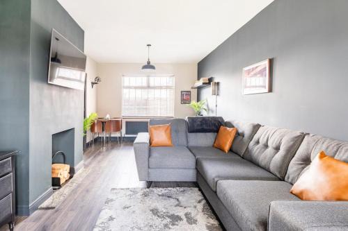 Wigan House | Relax at T'house in Wigan - Pet and Child Friendly Stay