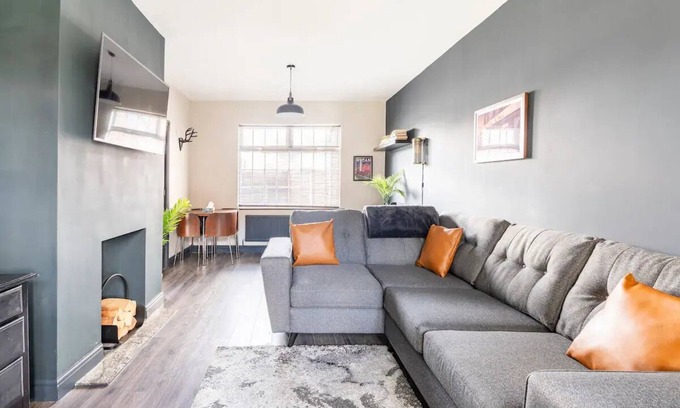 Wigan House | Comfortable T’house in Wigan with Family-Friendly Amenities