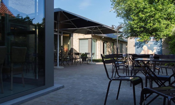 Poelkapelle House | Discover 't Oud gemeentehuis Poelkapelle: 4-Star Comfort