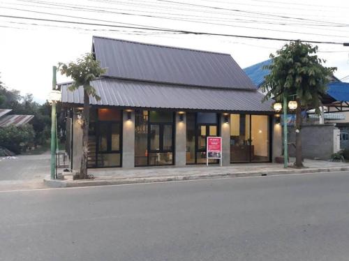 Pai House | Family-Friendly T&P at Pai: Highly Rated with Kitchen Access