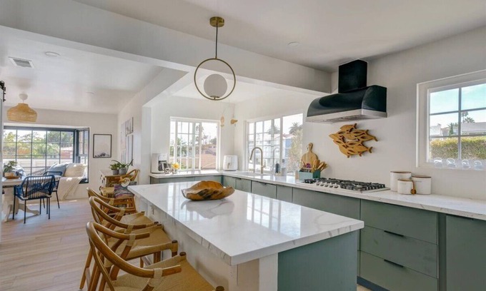 San Clemente House | T Street Beach House - Modern Stay with Oceanfront Views