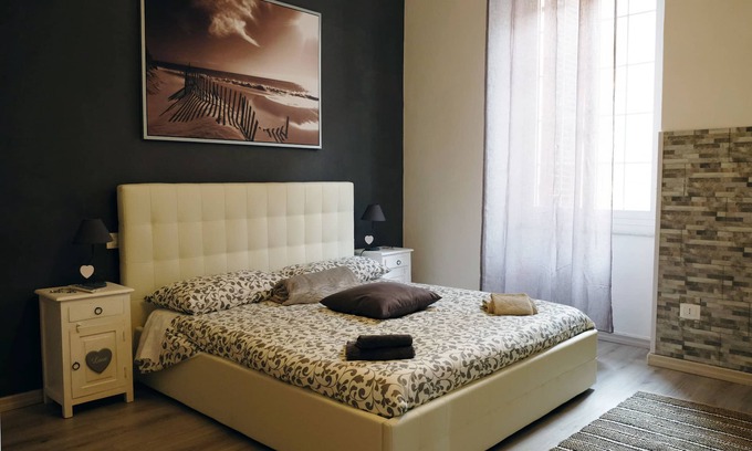 La Spezia Apartment | Modern T. T House Apartment with Spa & Breakfast Amenities