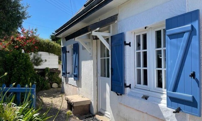 Tregastel House | Enchanting T'y Nima Fisherman's Cottage with Ocean View