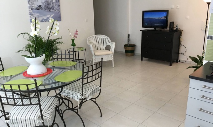 Quartier Hyper-Centre Apartment | Quiet Getaway at T1 HYPERCENTRE: Family-Friendly Comfort