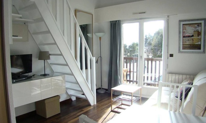 Font-Romeu-Odeillo-Via Apartment | Cozy Mezzanine Apartment Near Cable Car with Terrace