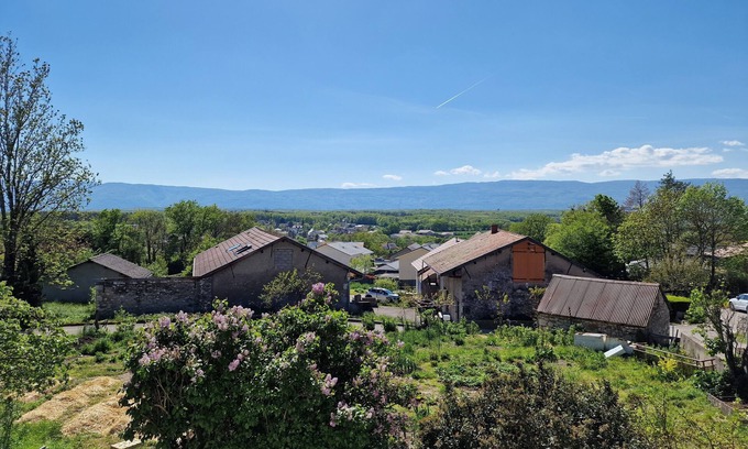 Clarafond-Arcine Apartment | Nature Retreat at T1 Pleine Nature Clarafond Awaits You