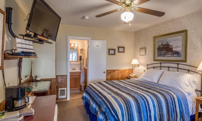 Depoe Bay Apartment | Pet-Friendly Oceanfront Escape at Trollers Lodge