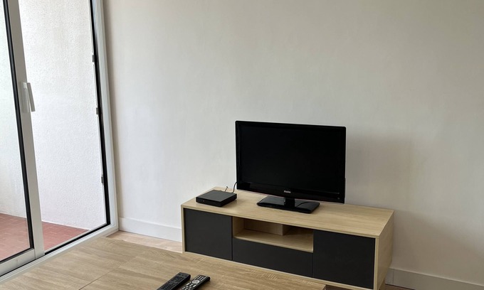 Carnon-Plage Apartment | Seaside Retreat: Ideal for Families and Pet Owners