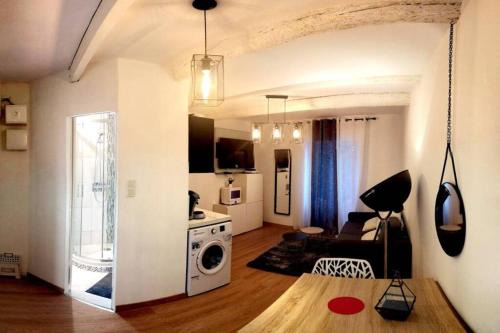 Hotel-de-Ville Apartment | Pet-Friendly Getaway Steps from Mucem in Vieux Port
