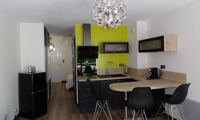 Treboul Apartment | Beachside Retreat at T2: Ocean View and Family Friendly