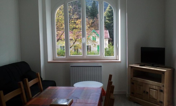 Ax-les-Thermes Apartment | Convenient T2 Near Ax-Les-Thermes City Center