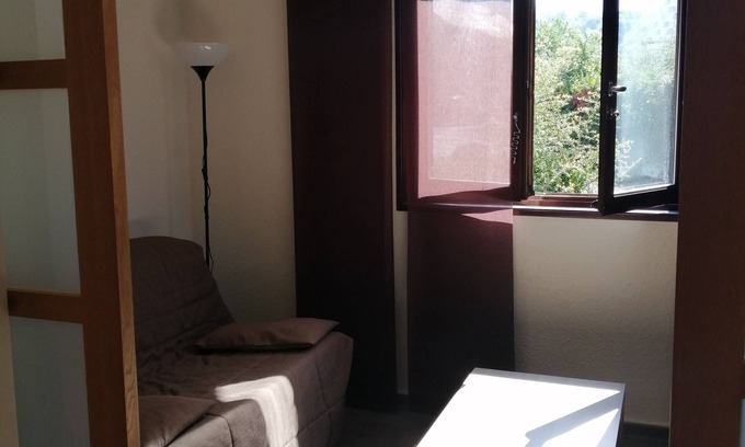 Eygliers Apartment | Scenic T2/3 Lake and Mountain Garden with Pool & Breakfast