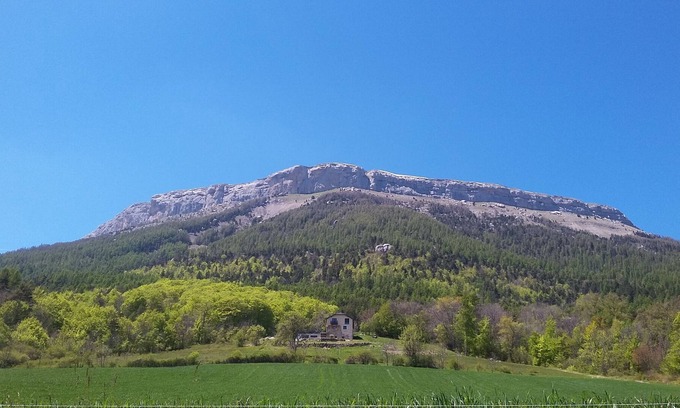 Pelleautier Apartment | Scenic T2 with Lake View - Perfect for Nature Lovers