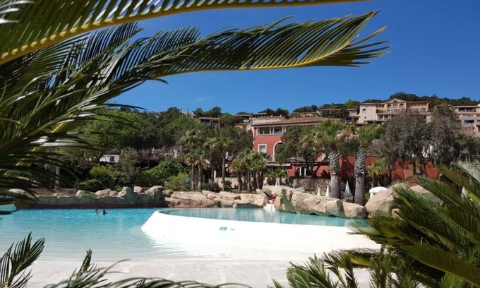 Les Restanques Apartment | Exceptional Oceanfront Retreat in St. Tropez with Pools