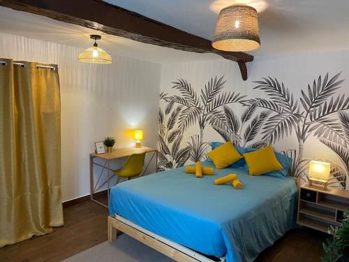 Dinan - Saint-Malo Apartment | Central Historic Hotel with Parking & Pet-Friendly Amenities
