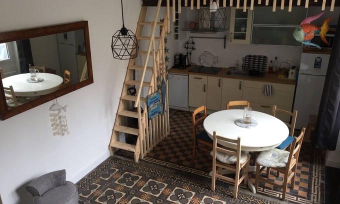 Les Sables d'Olonne Apartment | Beachside Retreat: 10/10 Rated with Oceanfront Views