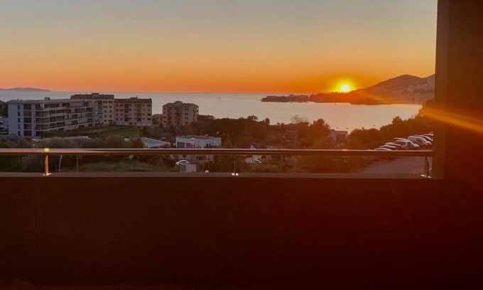 Le Ricanto Apartment | Oceanfront Retreat: T2 Ajaccio with Spectacular Sea Views