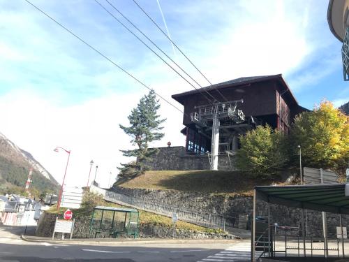 Cauterets Apartment | Cozy T2 with Alcove: Steps from the Gondola & Parking