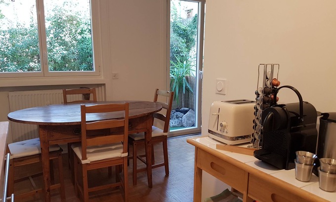 Couronne Urbaine Apartment | Modern T2 Apartment Near Historic Parc Jourdan – 9.8/10 Rated