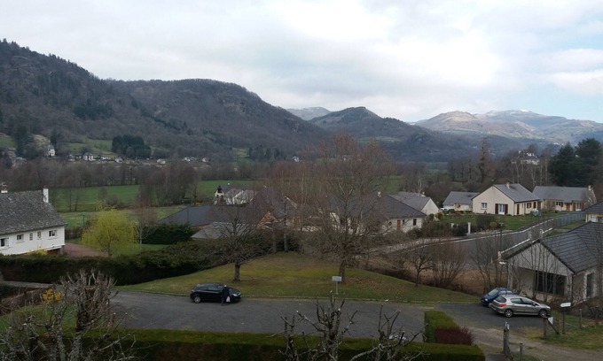 Vic-sur-Cere Apartment | Ideal T2 Apartment in Green Country with Family-Friendly Amenities