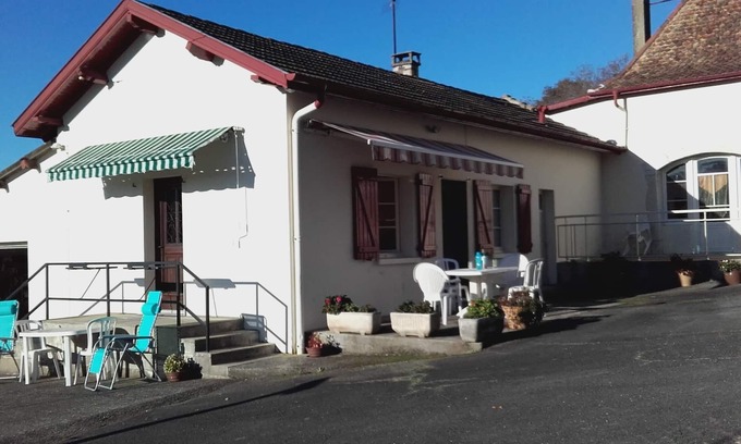 Berenx Apartment | Relaxing T2 Apartment: Garden, Terrace & Pet-Friendly Stay