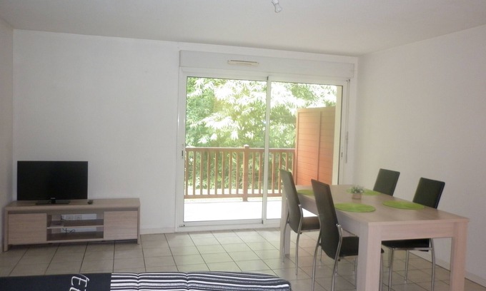 Cambo-les-Bains Apartment | Charming T2 Apartment Steps from Spa with Pool Access