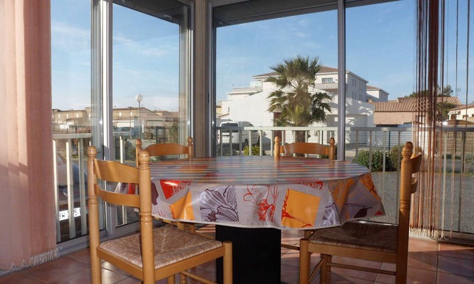 Valras-Plage Apartment | Cozy T2 Apartment by Valras Beach with Ocean Views