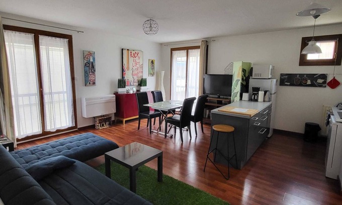 Avignon City Centre Apartment | Bright T2 Avignon: Family-Friendly Stay with Breakfast Included
