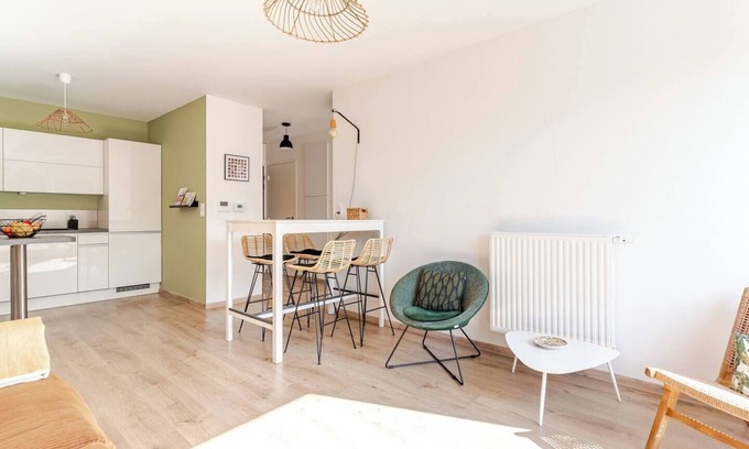 La Baule-Escoublac Apartment | Bright T2 Balcony Retreat with Ocean View & Pet-Friendly Perks