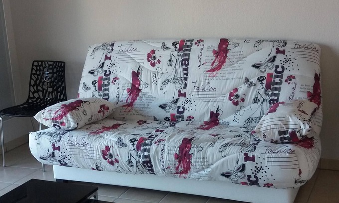 Leguevin Apartment | Pet-Friendly Retreat at T2 Banlieue Toulouse with Pool