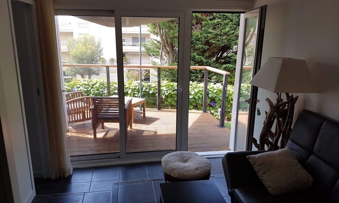 Biarritz Apartment | Family-Friendly T2 Bibi: Near Côte des Basques with Kitchen