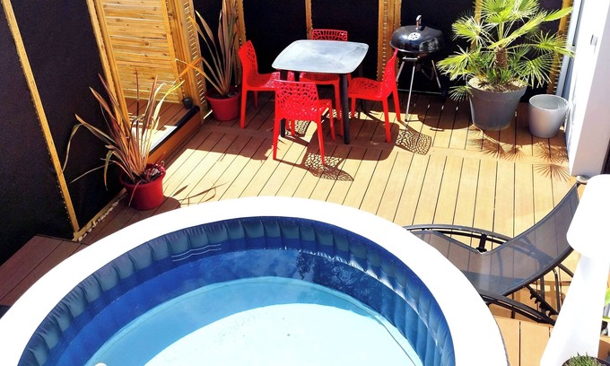 Biarritz Apartment | Artistic Escape at T2 bis Neuf: Poolside Relaxation Awaits