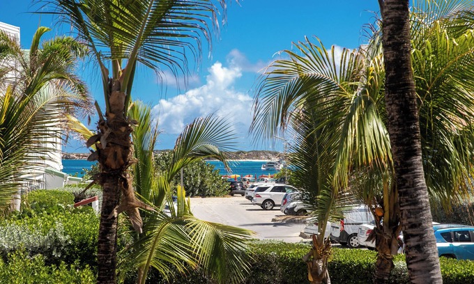 Orient Bay Apartment | T2 BO CENTER, 2 MIN FROM THE BEACH!