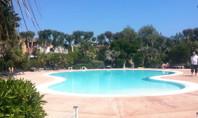 Giens Apartment | Beachside Retreat: T2 "Cabanons" with Pool & Spa Amenities