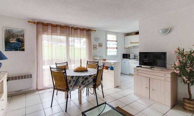 Esquieze-Sere Apartment | Cozy Apartment Esquièze-Sère with Spa and Family Amenities