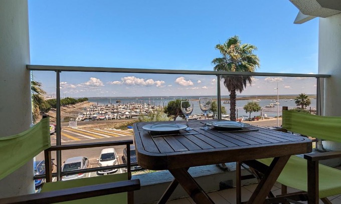 Arcachon Apartment | Cozy T2 Cabin with Port Views, Balcony & Parking in Arcachon
