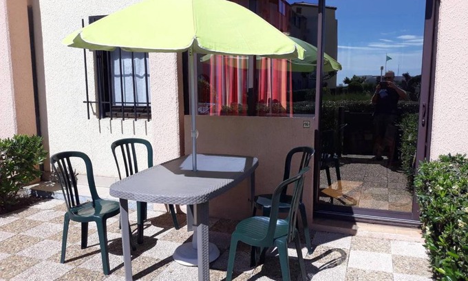 Le Barcares Apartment | Family-Friendly T2 Cabin with Sea View, Steps from Beach