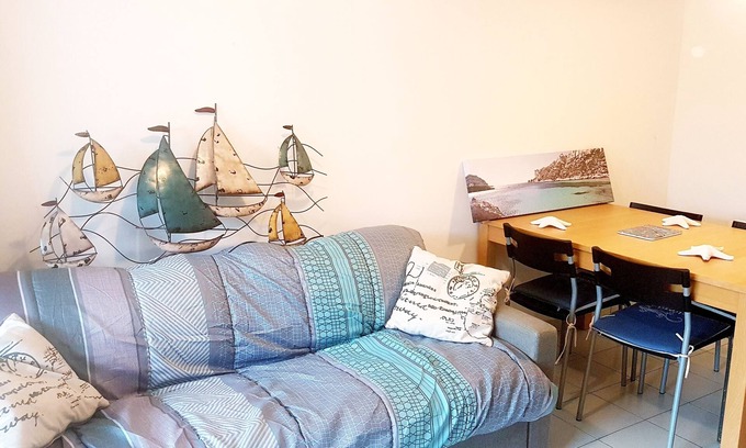 Giens Apartment | Discover T2 "Calanques": Poolside Retreat Near Badine Beach