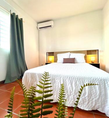 Montabo Apartment | Peaceful Retreat Near City - T2 Montabo, Pet & Child Friendly
