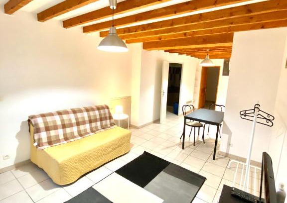 Lapalud Apartment | Historic T2 Centre Lapalud: Pet & Child Friendly Retreat