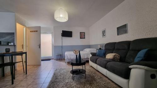 Charleville-Mezieres Apartment | Cozy Apartment Le Boutet: Pet & Child Friendly Retreat