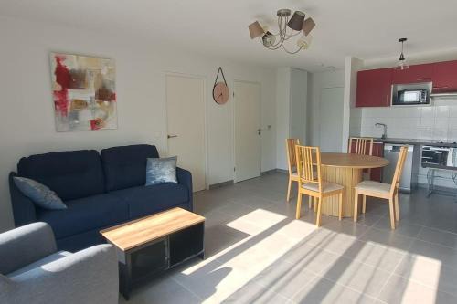 Fontaine-Bayonne-Cartoucherie Apartment | T2 Charmant, spacieux parking privé tram et metro