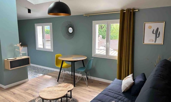 La Tronche Apartment | Ideal Getaway: T2 Chic Escape Near Hospital, Rated 9.6/10