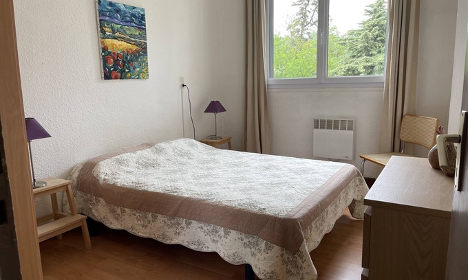 Greoux-les-Bains Apartment | Guest Rated 10/10: T2 Classé 2 Near Gréoux-les-Bains