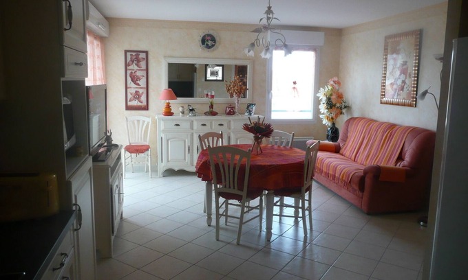 Les Sables d'Olonne Apartment | Guest Rated: 9.8 - Ocean View Retreat with Pool & Spa